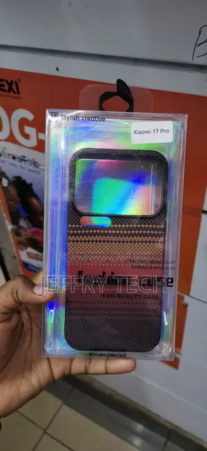 Holographic-Package Cover Labeled for the Xiaomi 17 Pro.