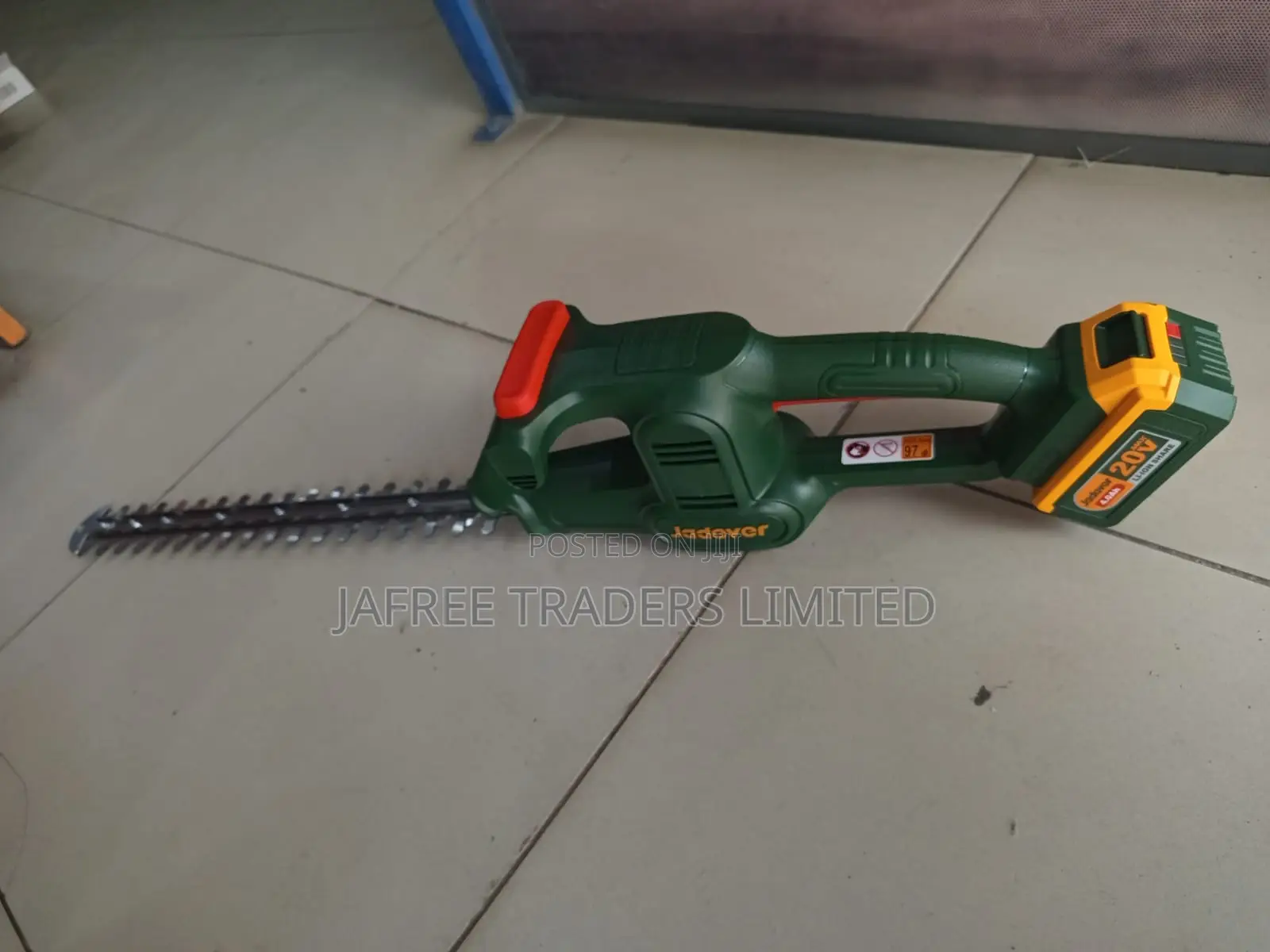 Cordless Hedge 
Trimmer