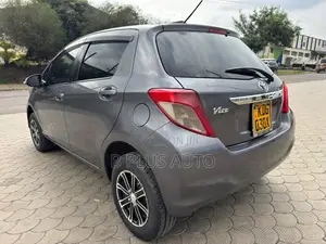Toyota Vitz 2014 Gray