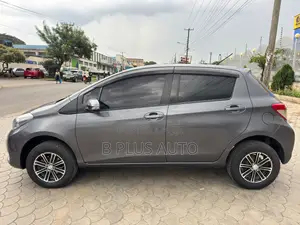 Toyota Vitz 2014 Gray