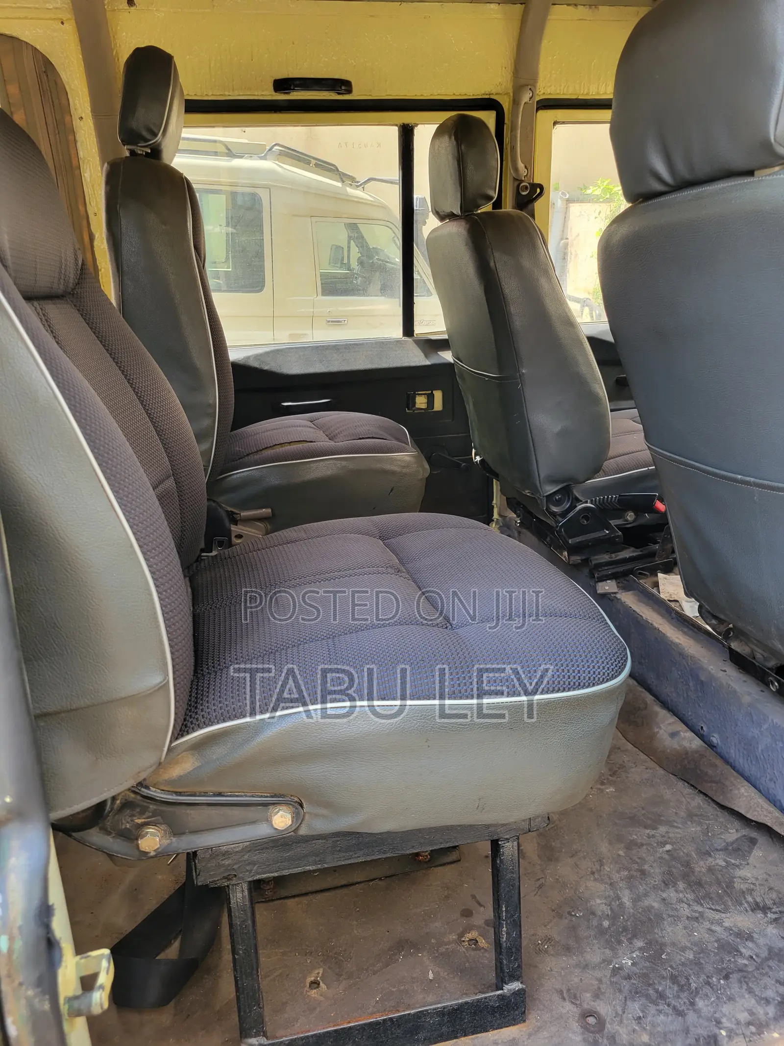 Land Rover Defender 130 2.5 TDS 2005 Green