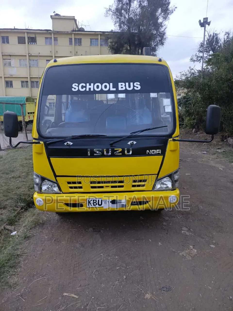 Isuzu NQR 2012 Yellow
