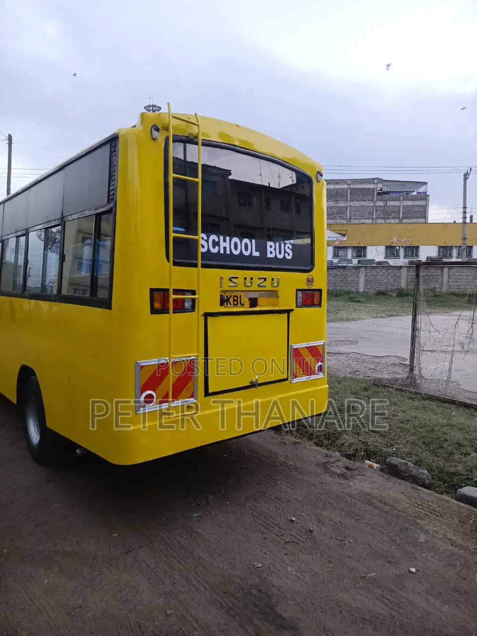 Isuzu NQR 2012 Yellow