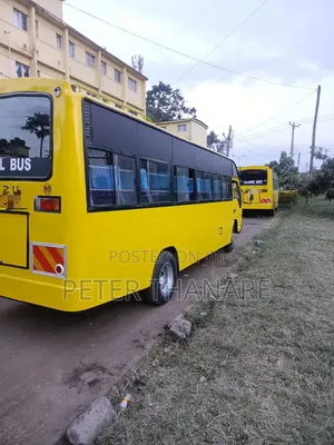 Isuzu NQR 2012 Yellow
