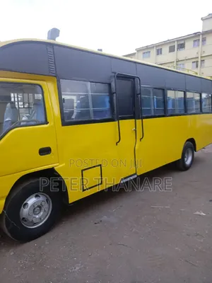Isuzu NQR 2012 Yellow