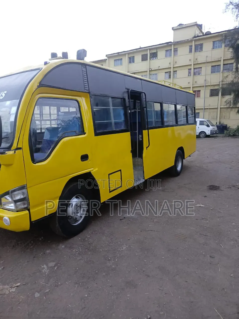 Isuzu NQR 2012 Yellow
