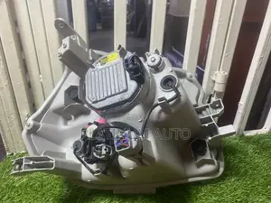 Headlight Toyota Sienta 2010/2012 Xenon