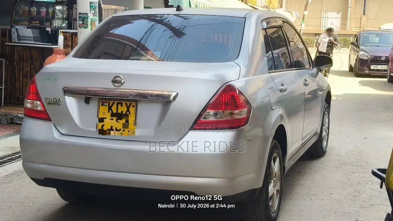 Nissan Tiida 2012 Silver