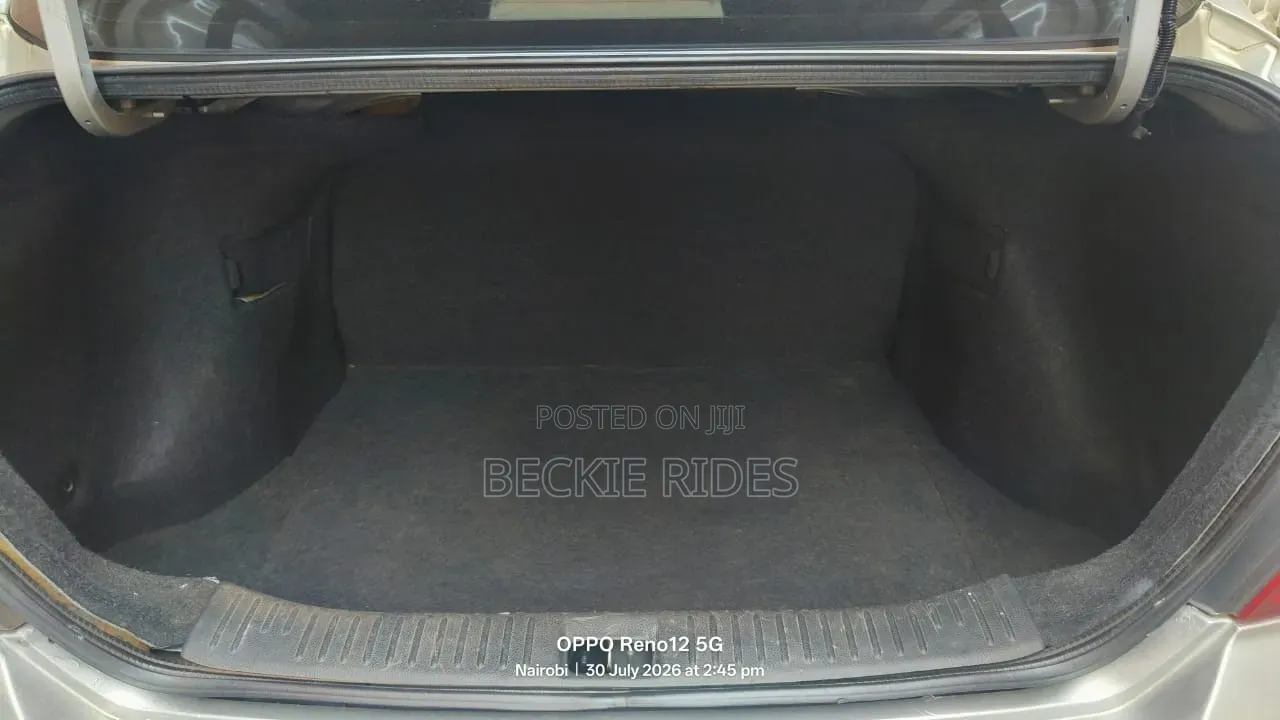 Nissan Tiida 2012 Silver