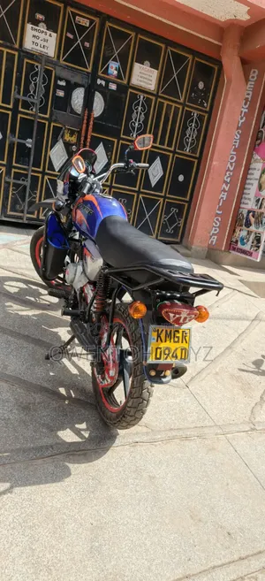 Bajaj Boxer 150 UG 2025 Blue