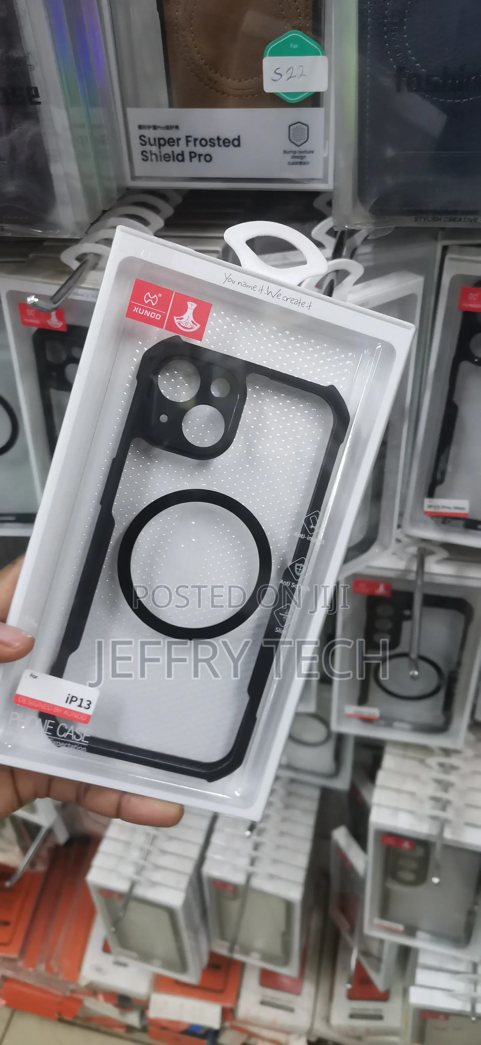iPhone 13 Features a Durable Black TPU Bumper Frame