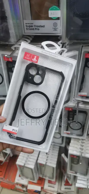 iPhone 13 Features a Durable Black TPU Bumper Frame