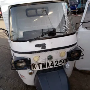 Piaggio 2022 White