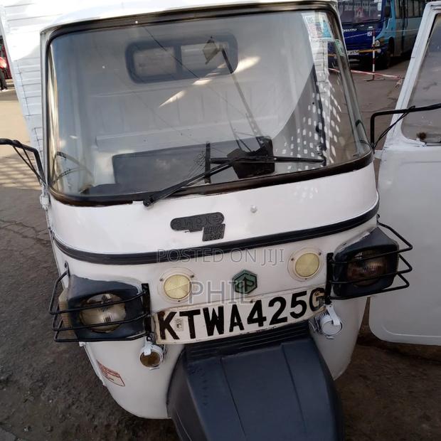Piaggio 2022 White - thumbnail 3