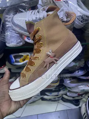 High Top Converse Chuck Taylor