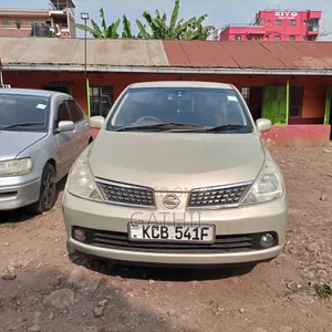 Nissan Tiida 2008 Gold