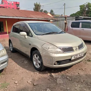 Nissan Tiida 2008 Gold