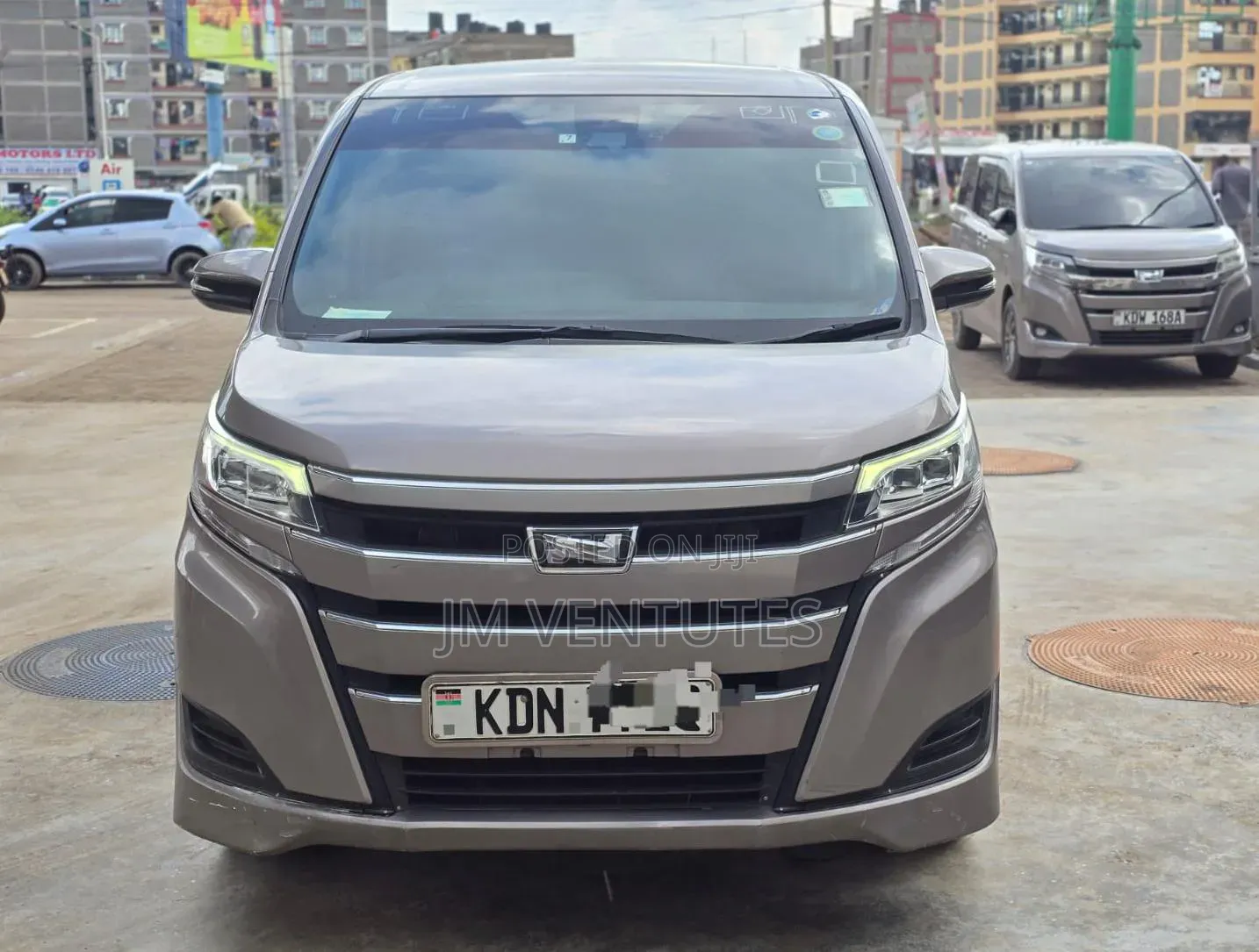 Toyota Noah 2017 Gray