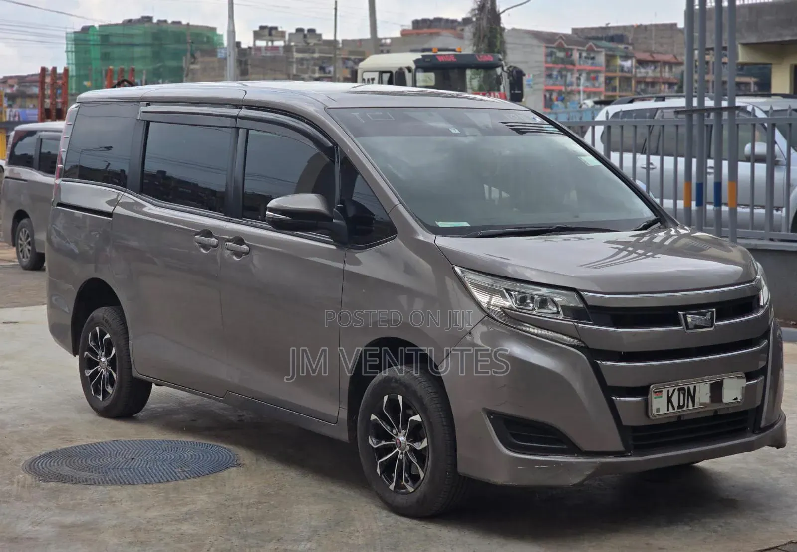 Toyota Noah 2017 Gray