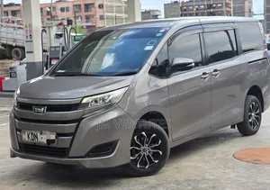 Toyota Noah 2017 Gray