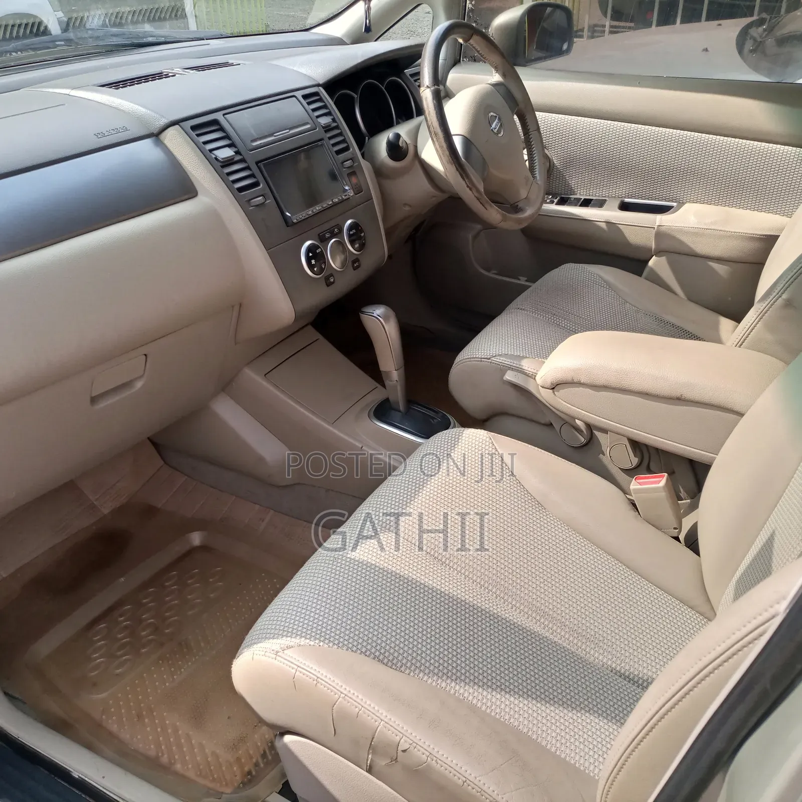 Nissan Tiida 2008 Gold