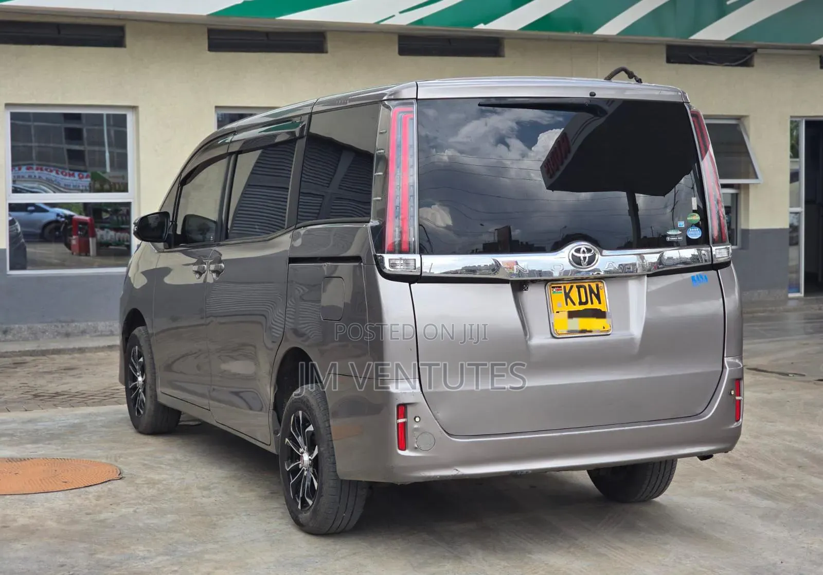Toyota Noah 2017 Gray