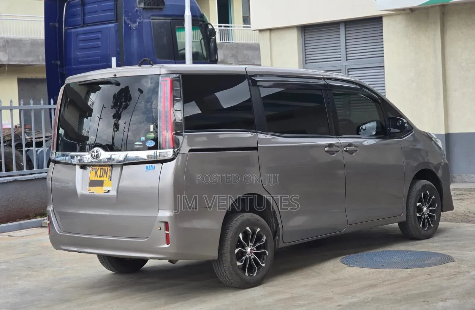 Toyota Noah 2017 Gray