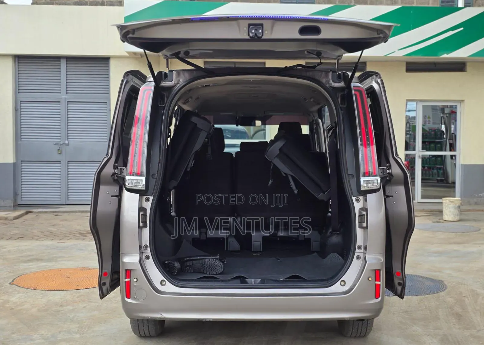 Toyota Noah 2017 Gray