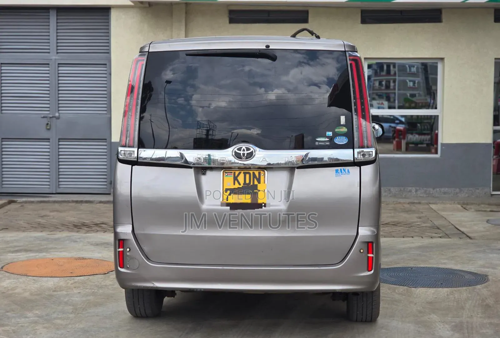 Toyota Noah 2017 Gray