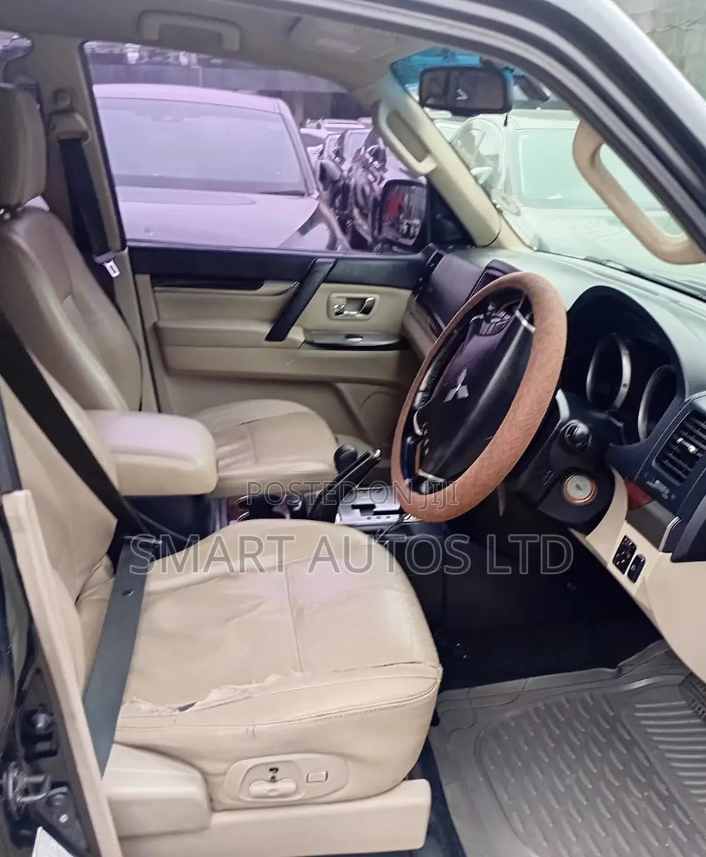 Mitsubishi Pajero 3.0 2011 Black