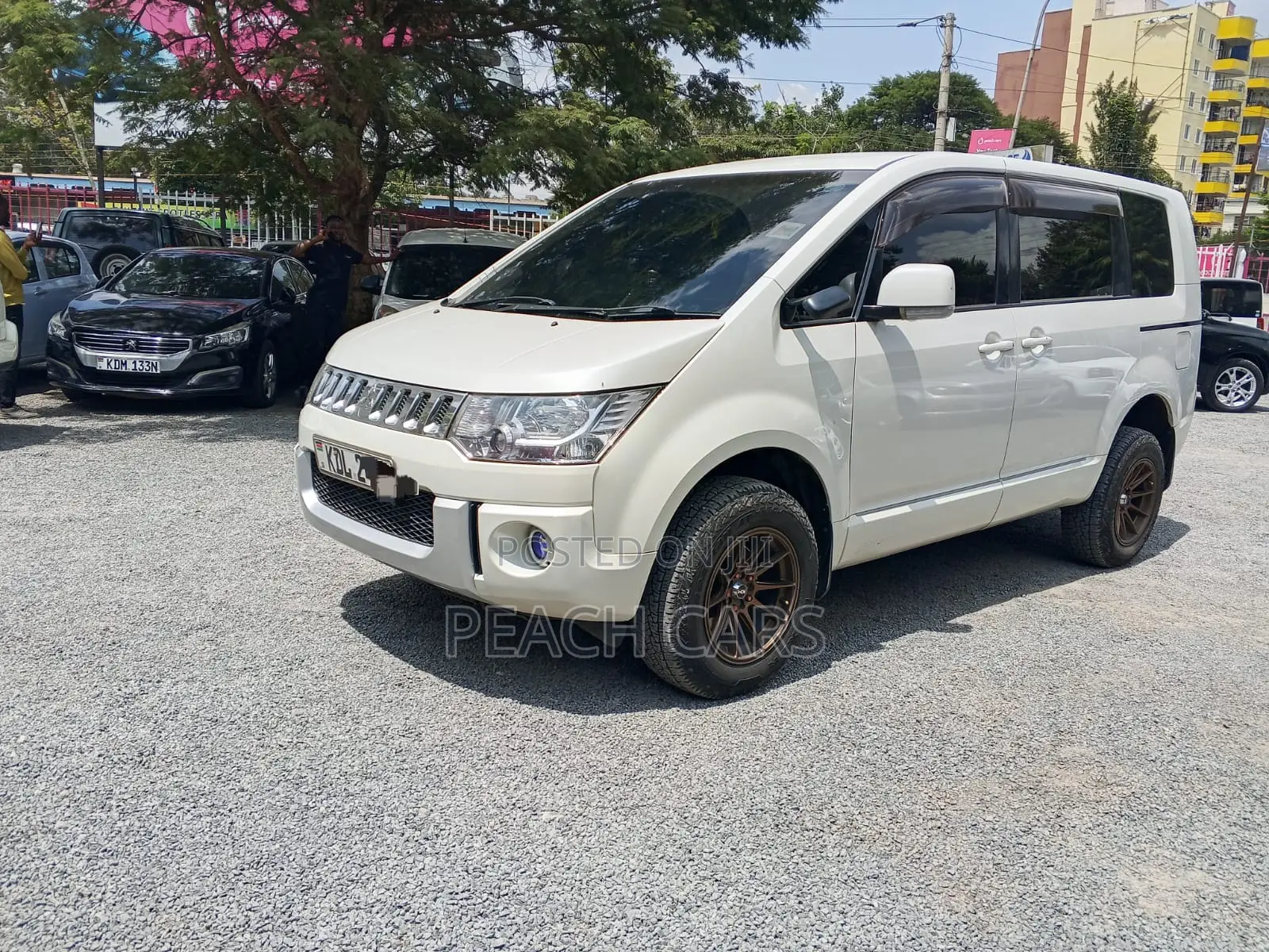 Mitsubishi Delica 2015 White