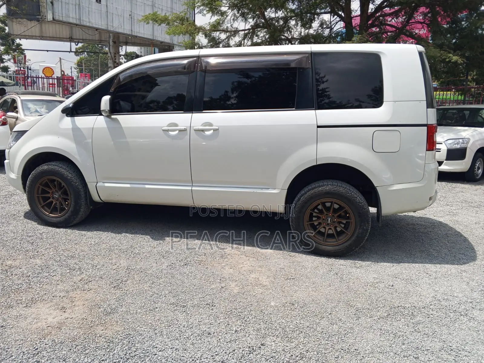 Mitsubishi Delica 2015 White