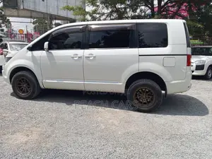 Mitsubishi Delica 2015 White