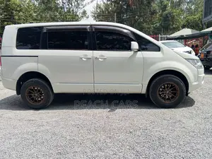 Mitsubishi Delica 2015 White