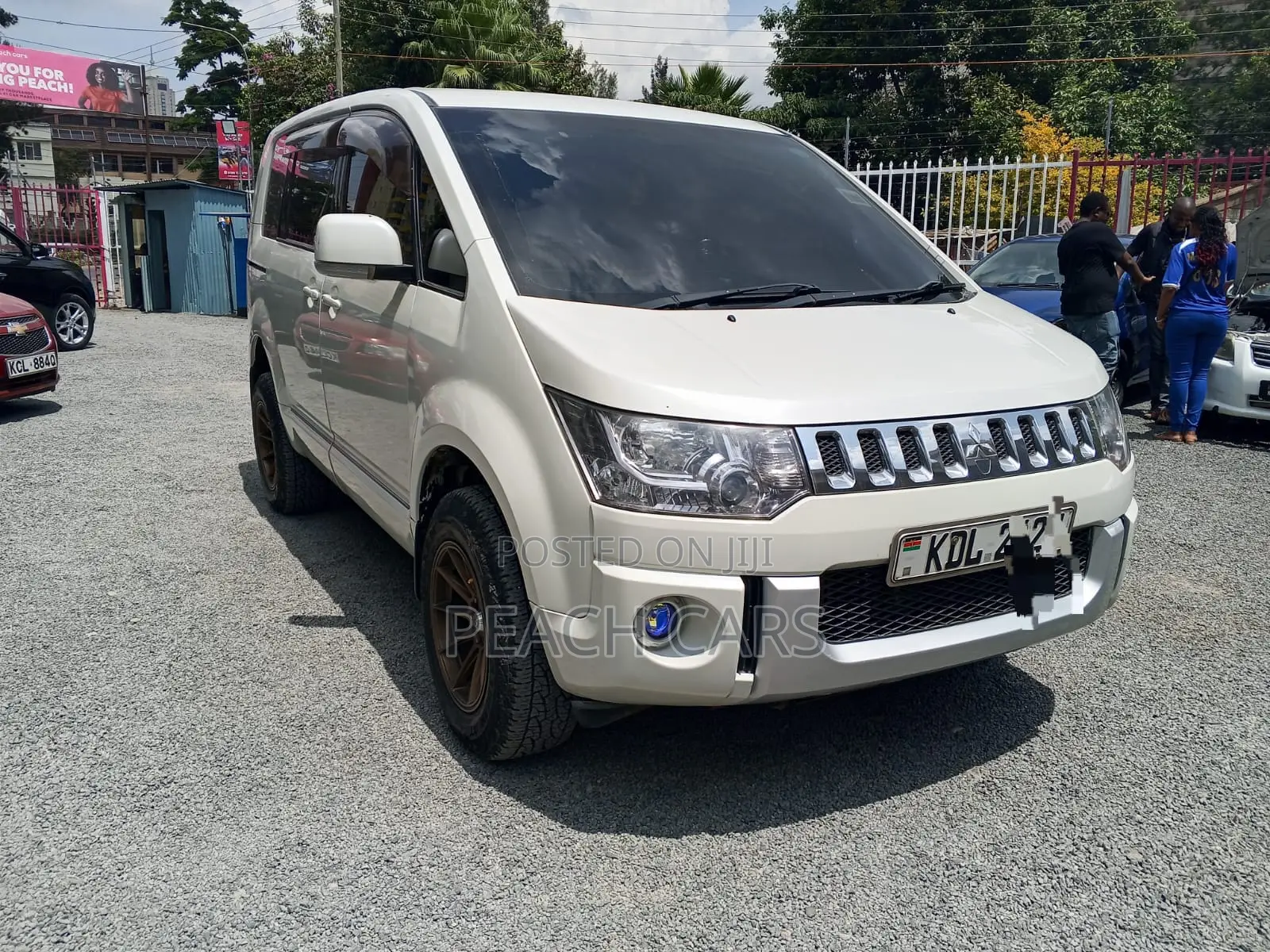 Mitsubishi Delica 2015 White