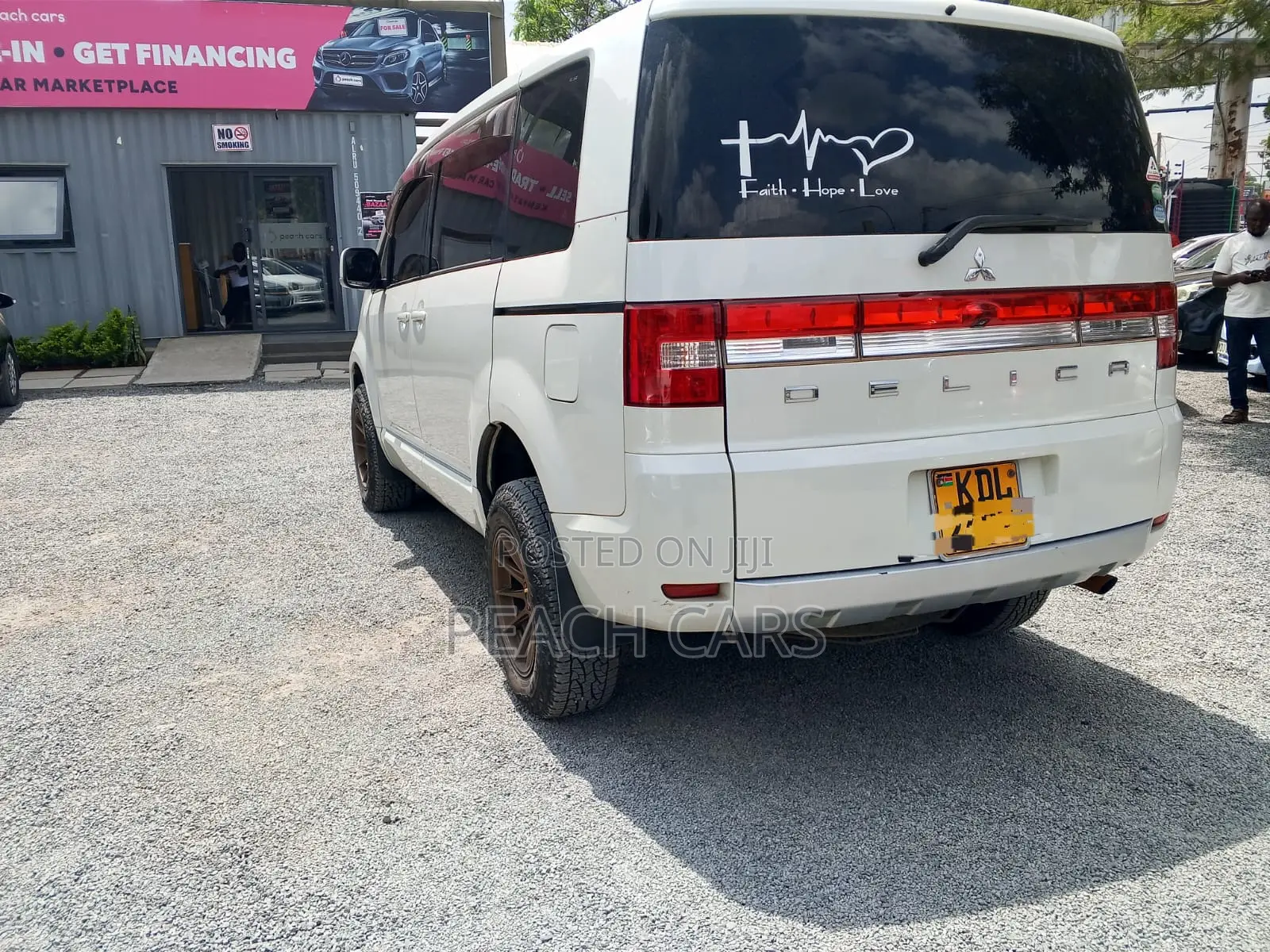Mitsubishi Delica 2015 White