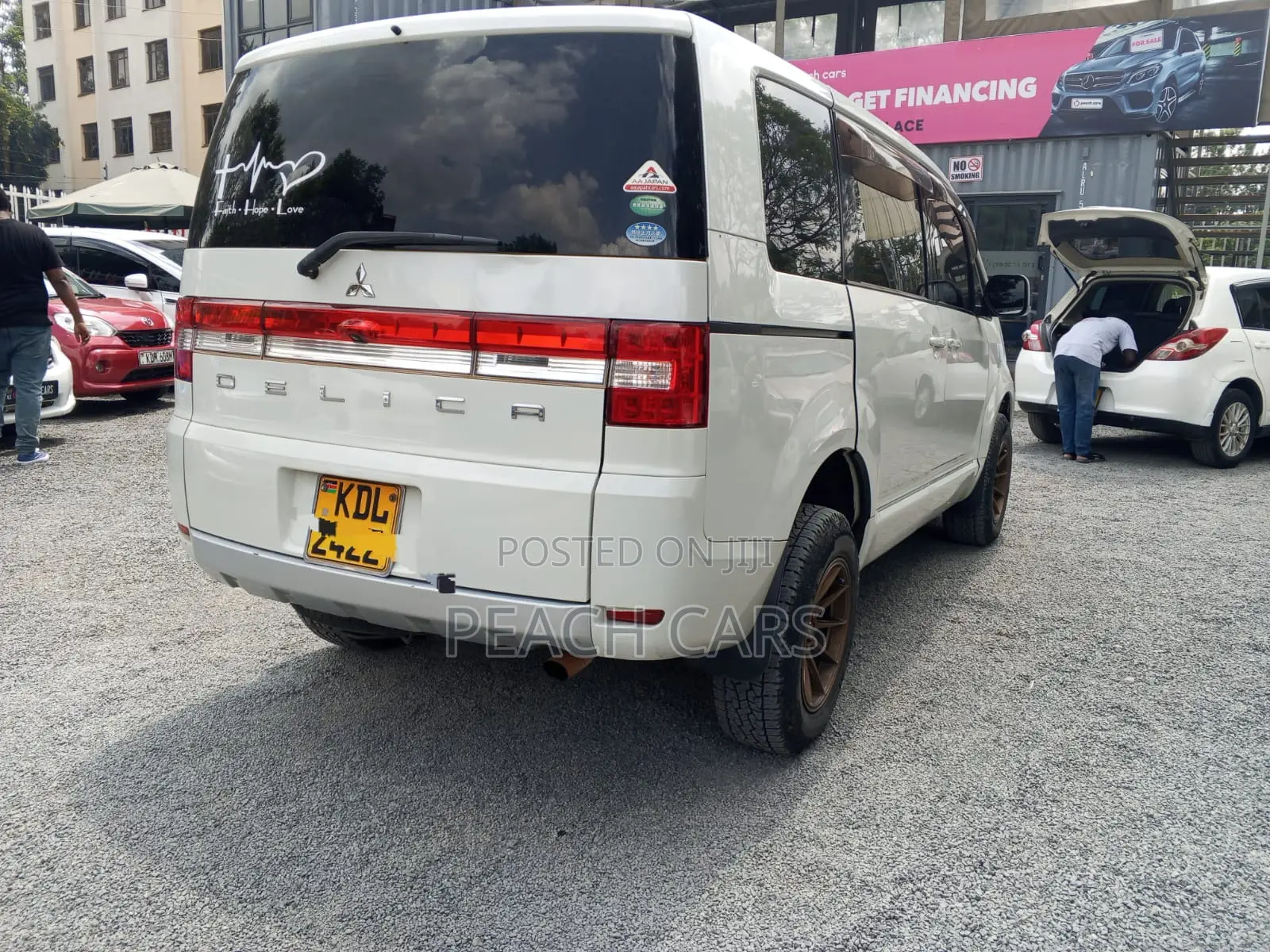 Mitsubishi Delica 2015 White