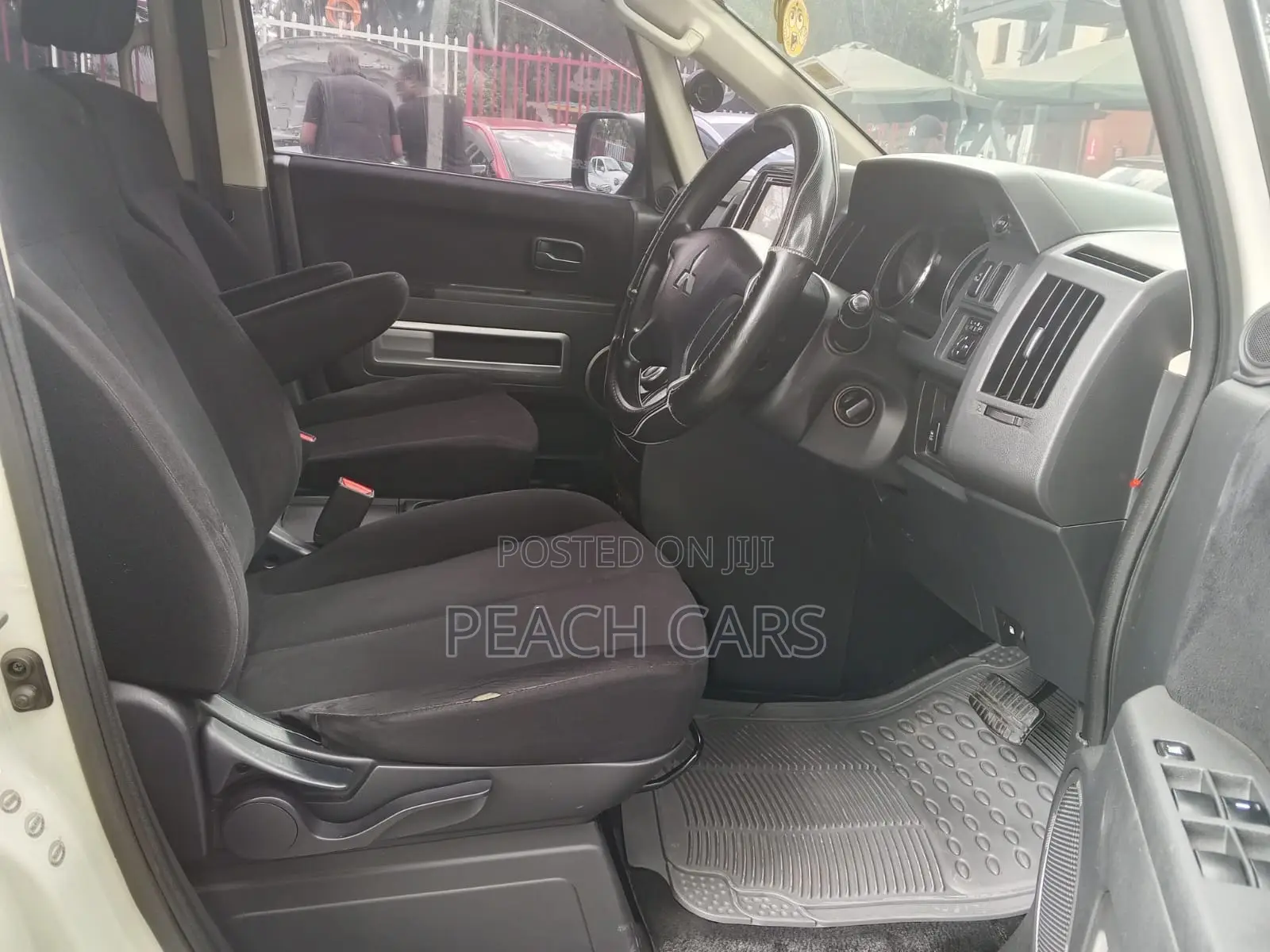 Mitsubishi Delica 2015 White