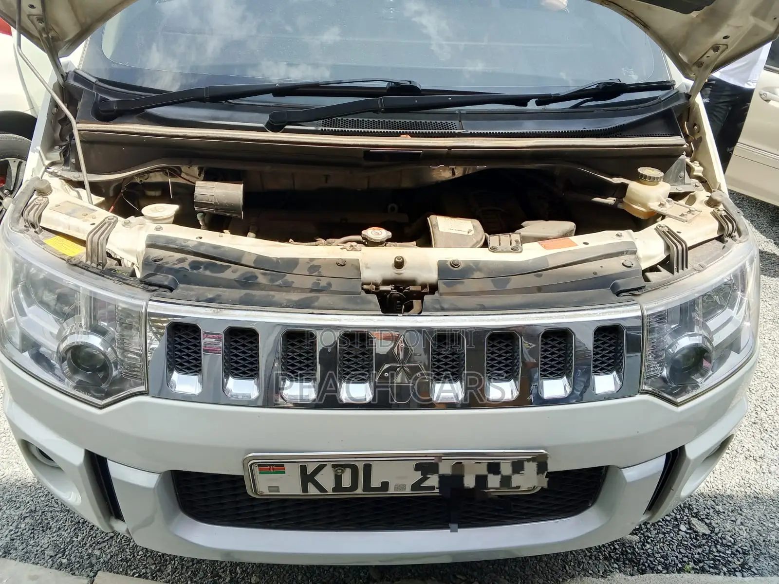 Mitsubishi Delica 2015 White