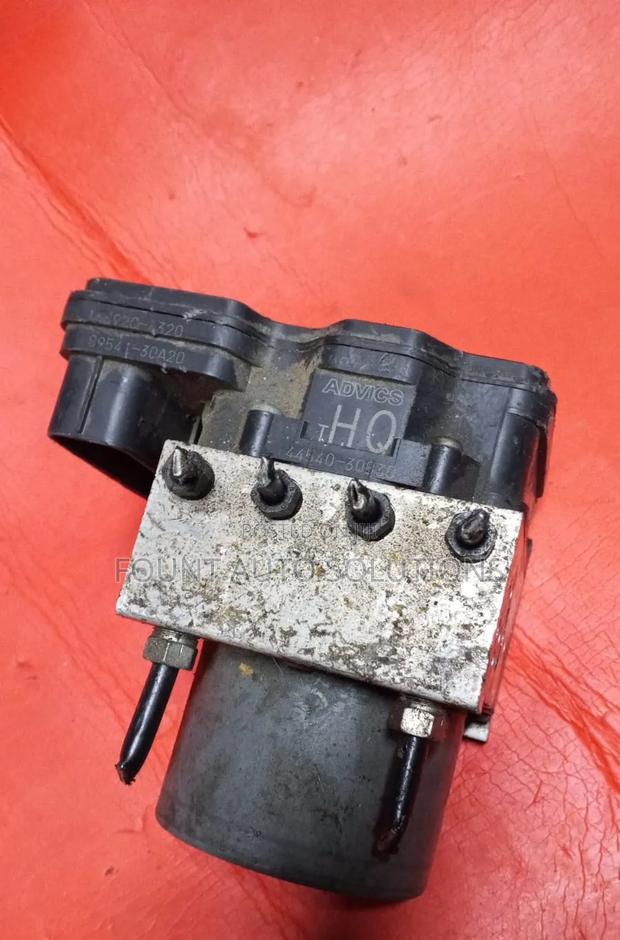 ABS Pump Toyota Crown 201w - main view
