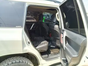 Toyota Land Cruiser Prado 2016 White