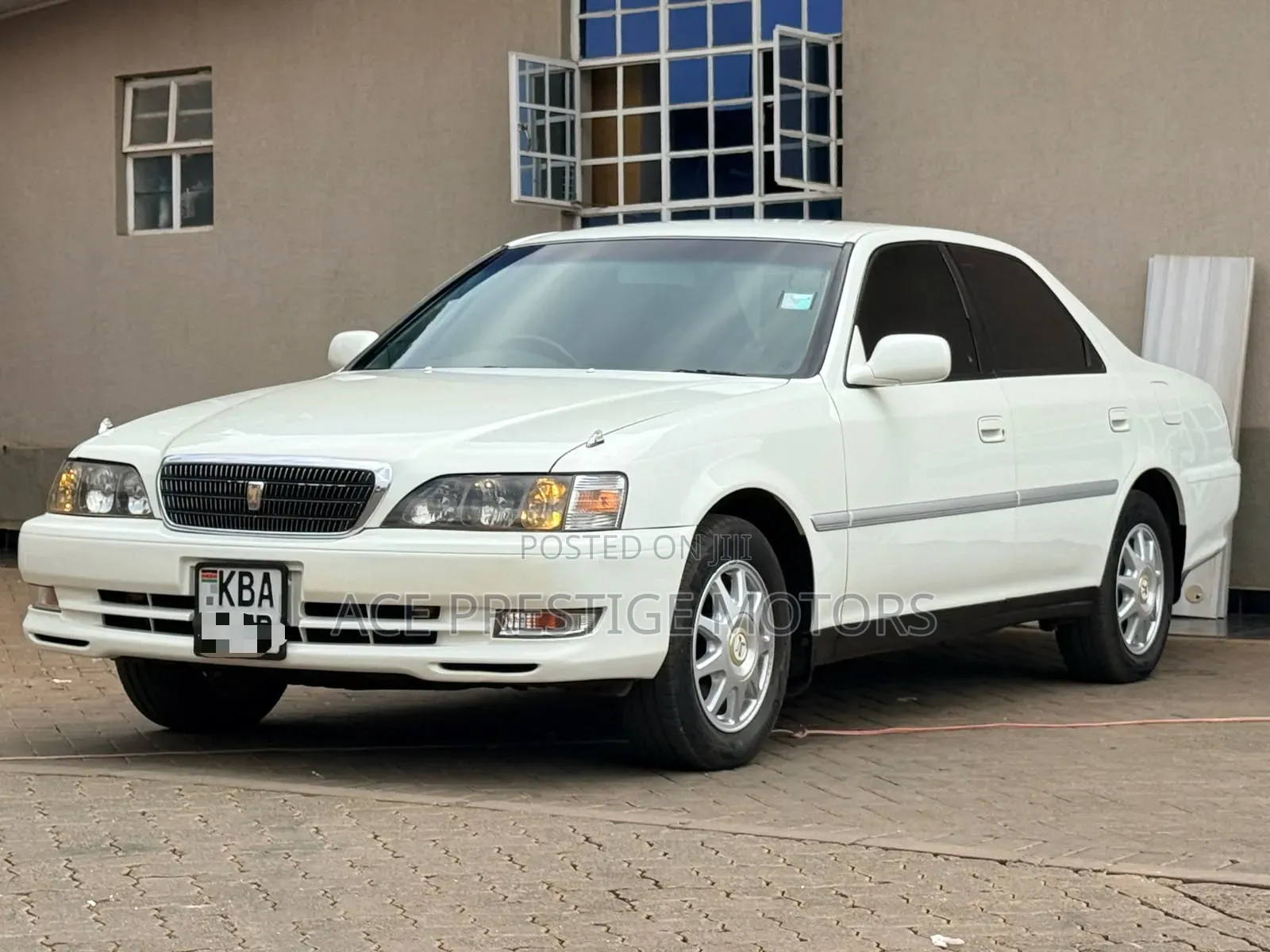 Toyota Cresta 2000 White