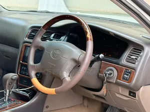 Toyota Cresta 2000 White