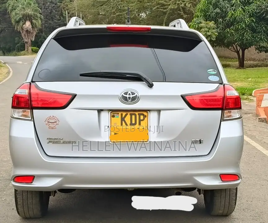 Toyota Corolla Fielder 2016 Silver
