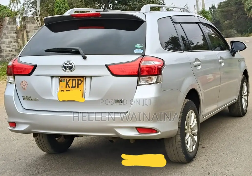 Toyota Corolla Fielder 2016 Silver