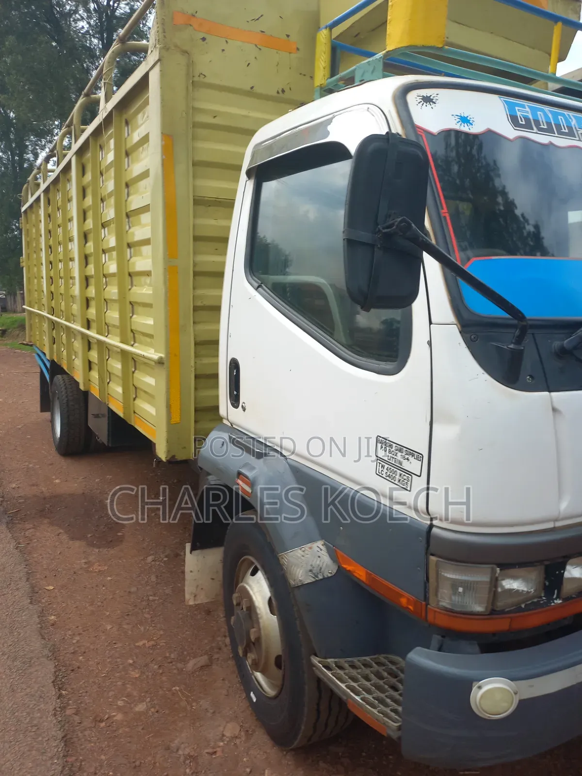 Mitsubishi Fh 2005 White