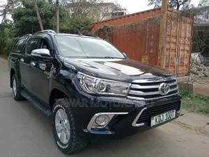 Toyota Hilux 2016 Black
