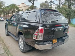 Toyota Hilux 2016 Black