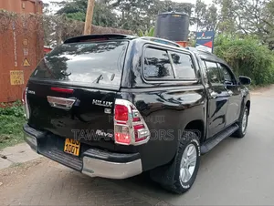 Toyota Hilux 2016 Black