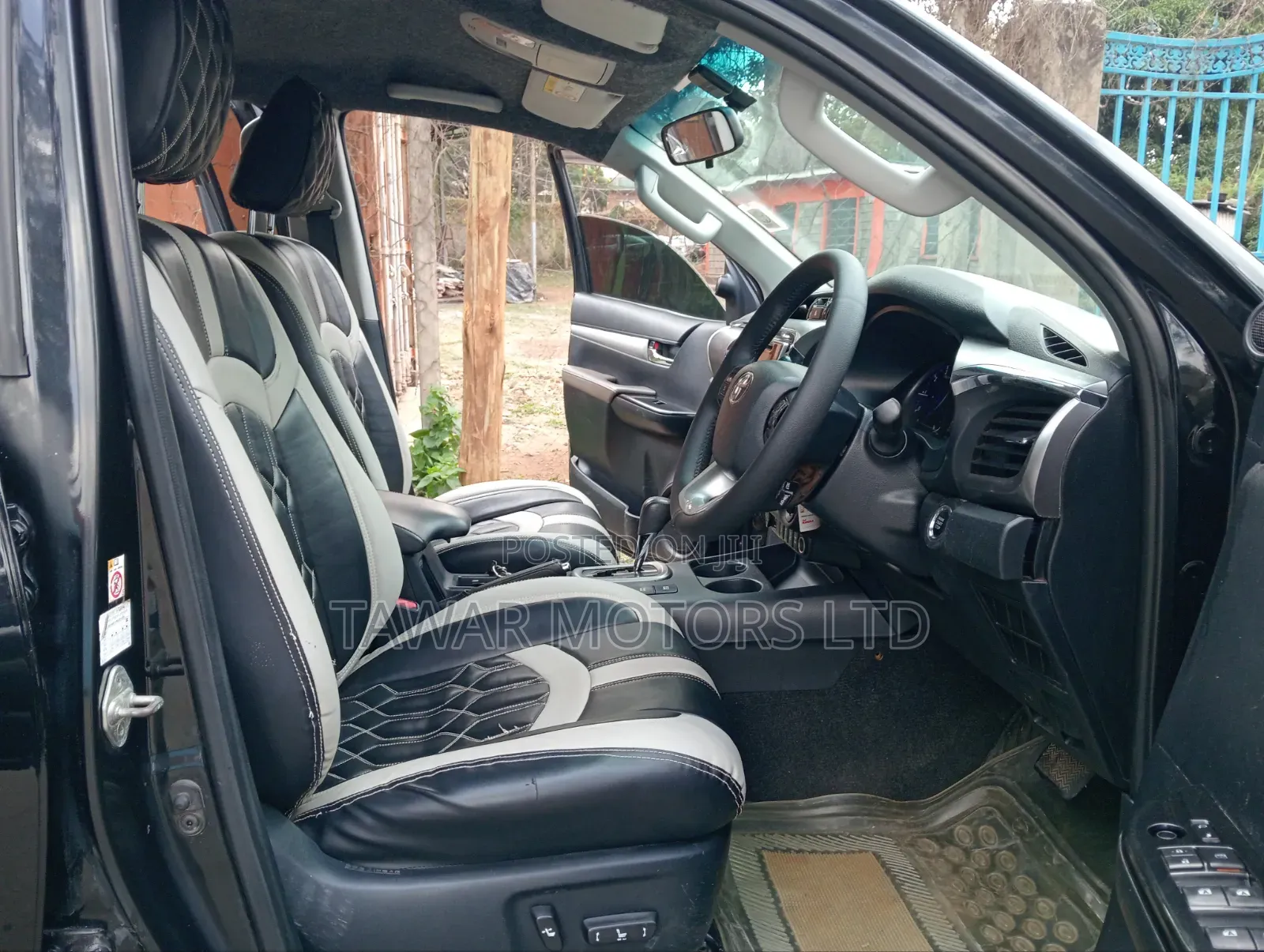 Toyota Hilux 2016 Black